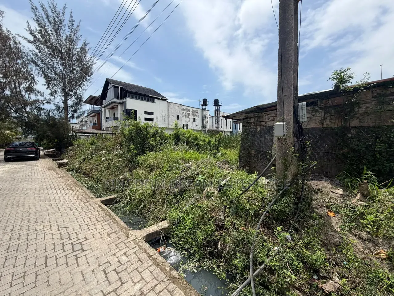 Megamond Estate. Size 800 Square Meter 520million in Ikota