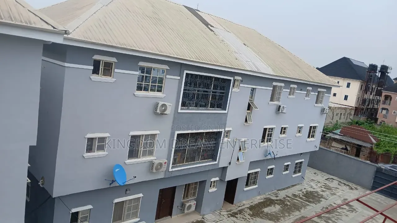 3bdrm Block of Flats in Ago Okota Lagos for sale in Okota