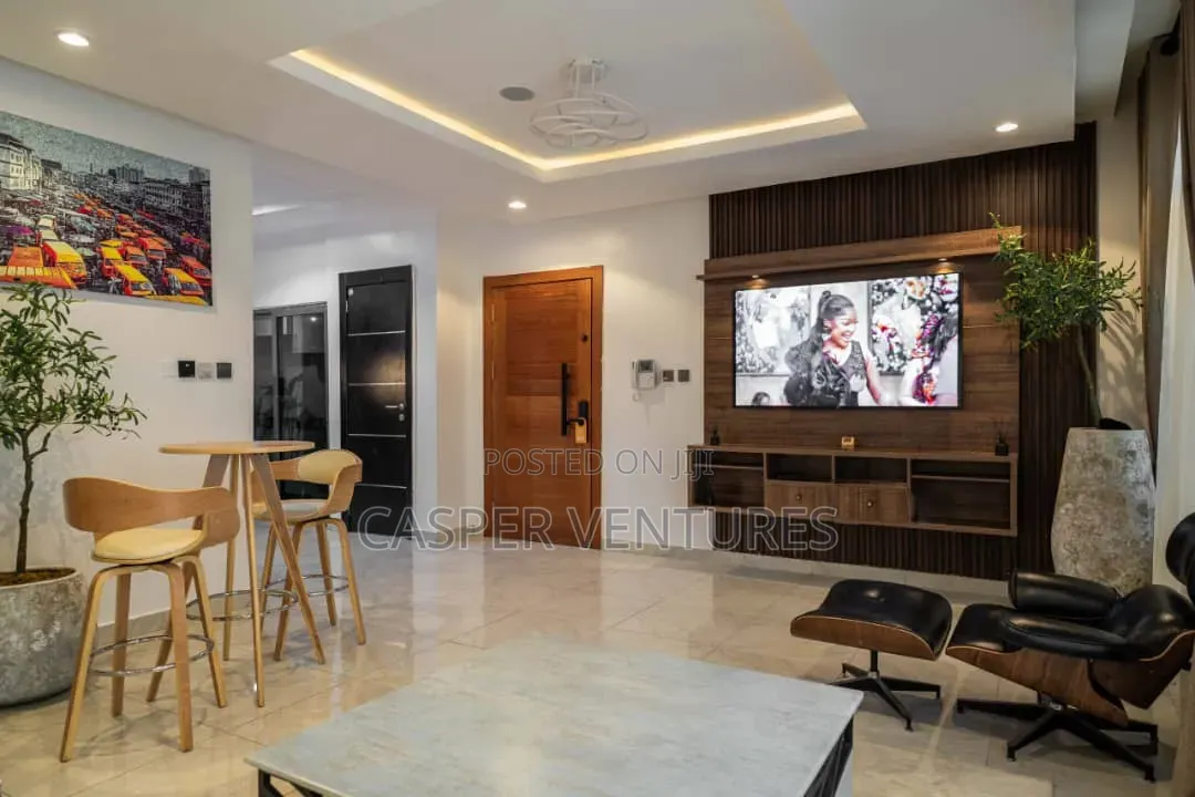 Colorful Sparkling 1bed With Ps5 in Ologolo