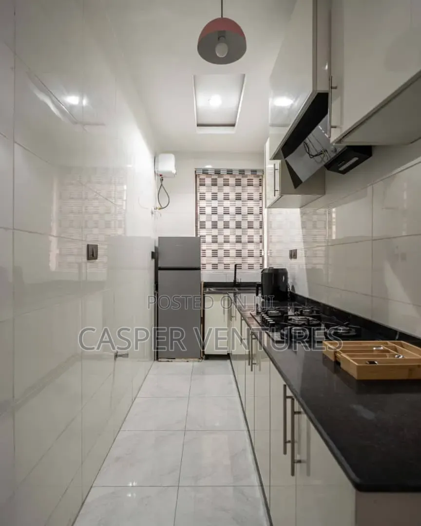 Colorful Sparkling 1bed With Ps5 in Ologolo
