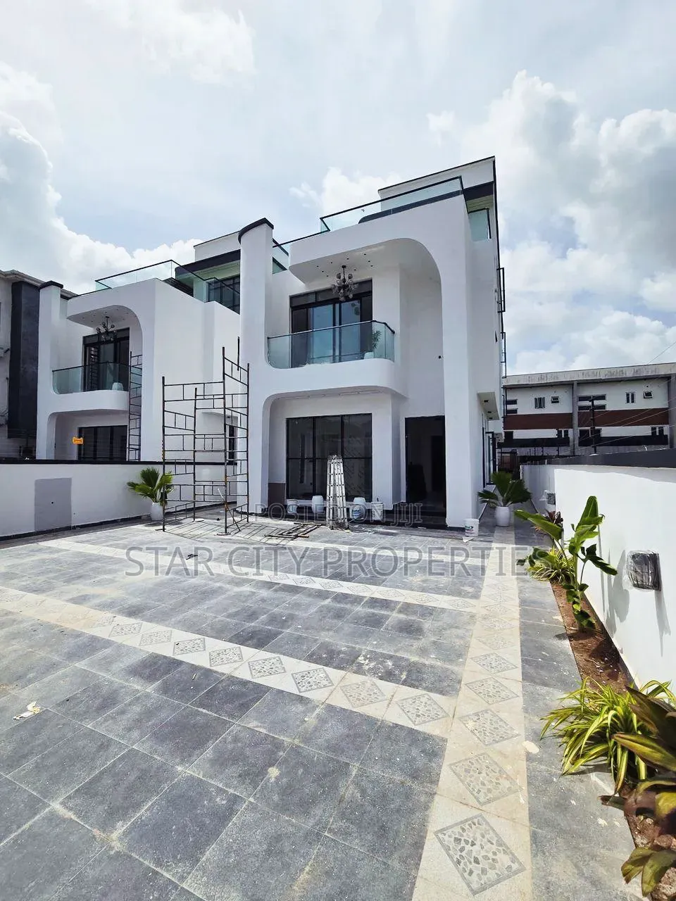 5bdrm Duplex in Ikate for sale in Ikate