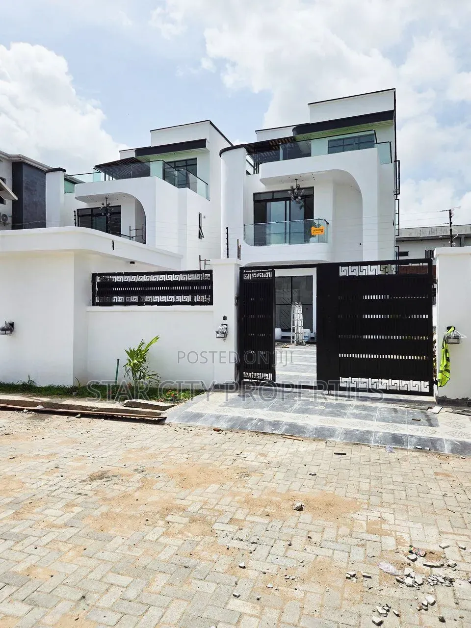 5bdrm Duplex in Ikate for sale in Ikate
