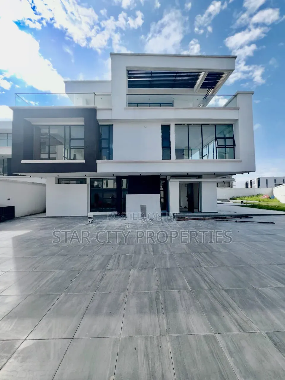 5bdrm Duplex in Osapa London for sale in Osapa london