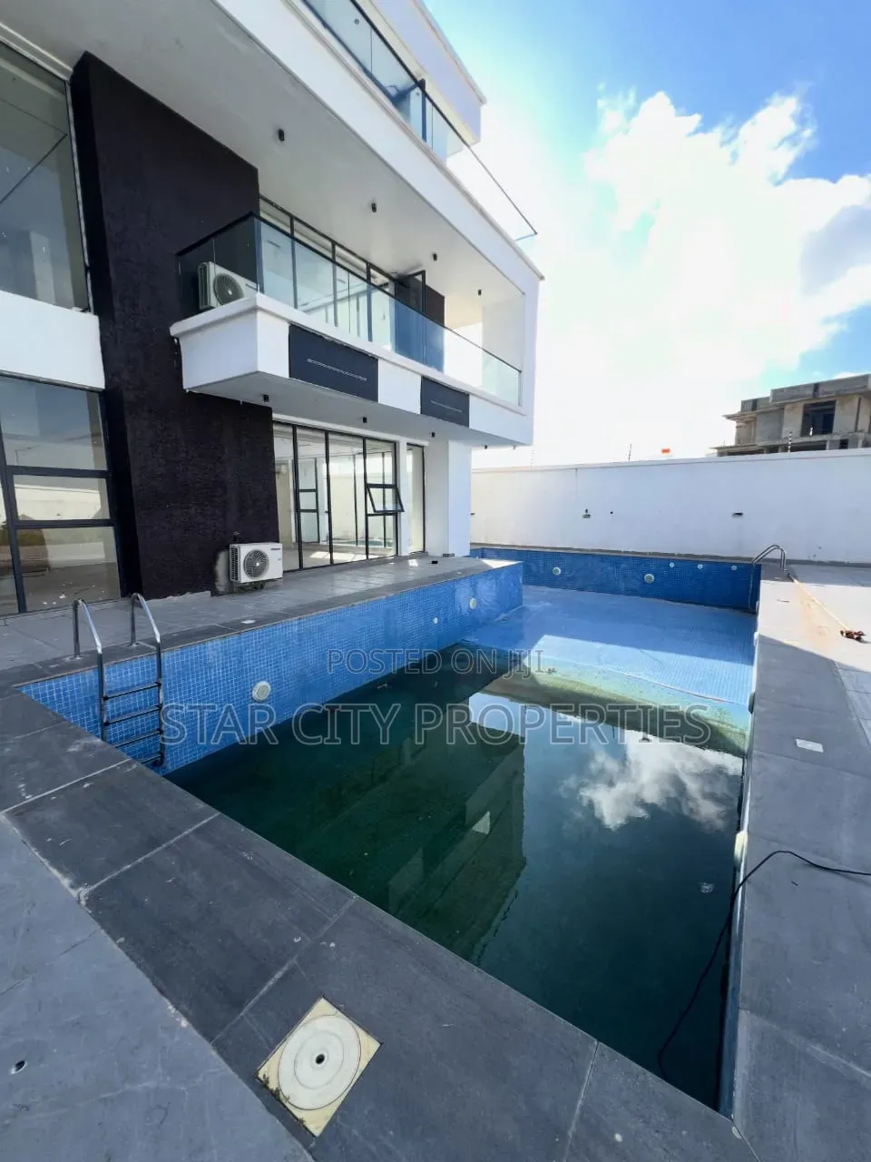 5bdrm Duplex in Osapa London for sale in Osapa london