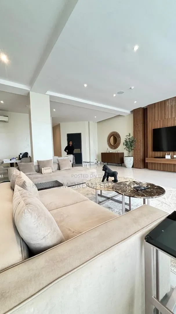 Furnished 3bdrm Apartment in Mojisola Onikoyi for sale in Old Ikoyi