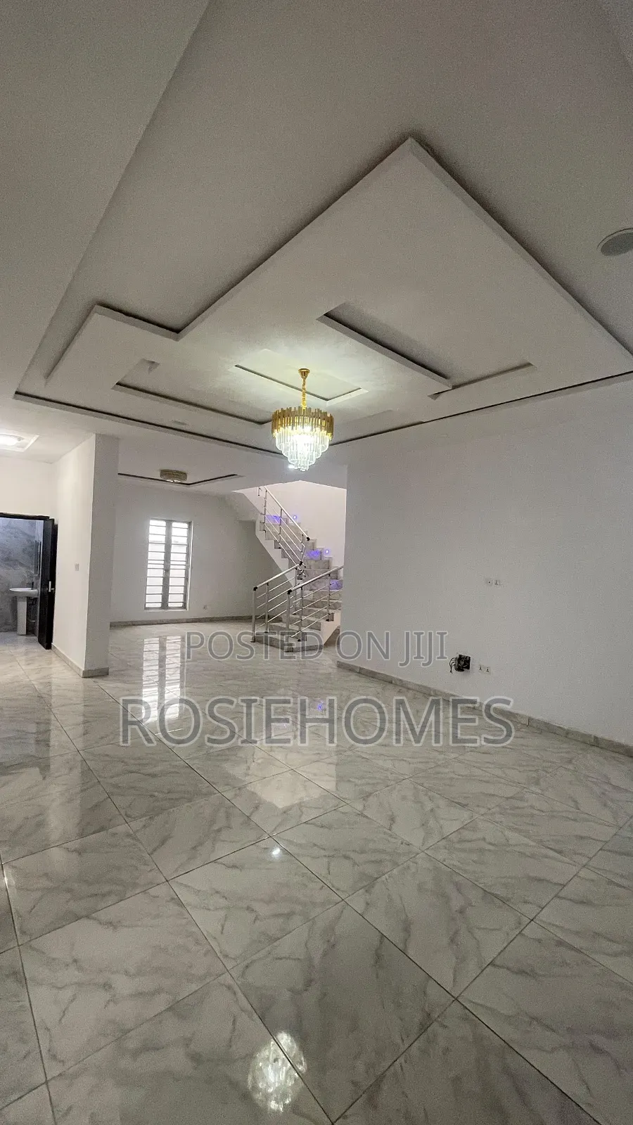 5bdrm Duplex in Chevron for sale in Chevron