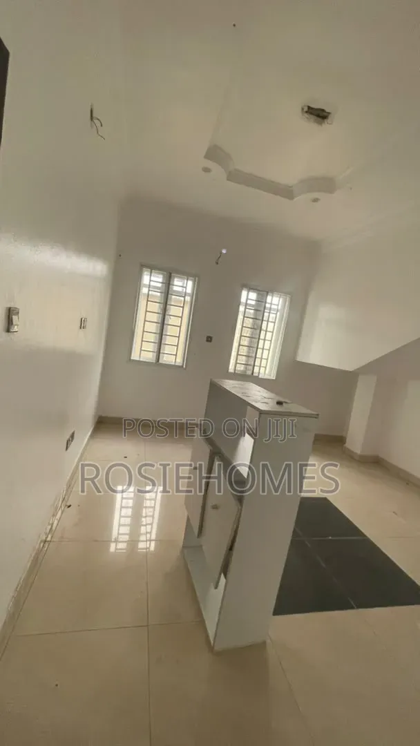5bdrm Duplex in Western Estate, Lekki Phase 1 for rent in Lekki Phase 1