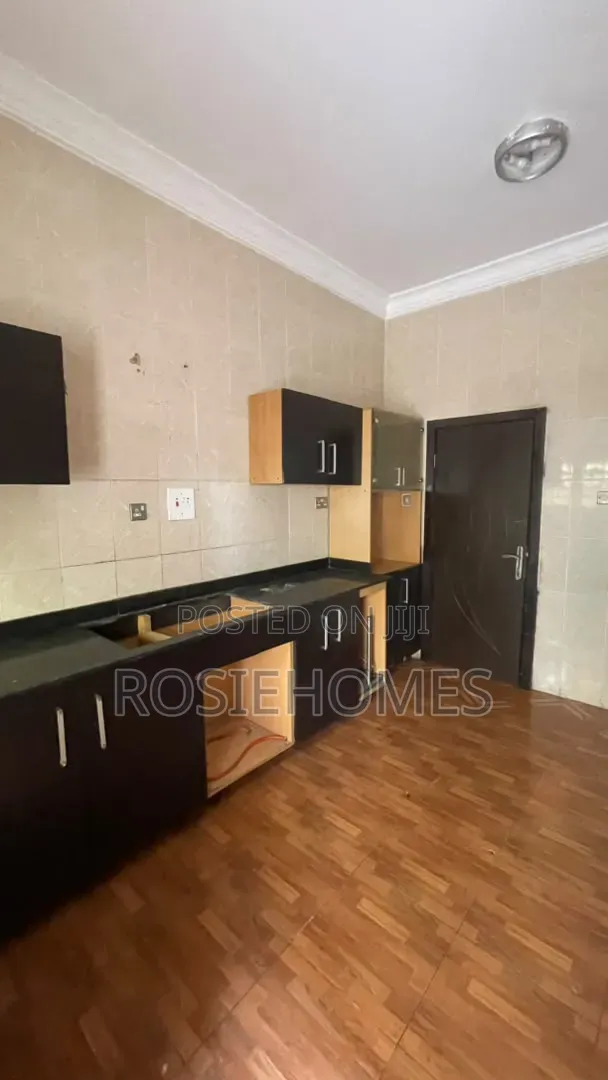 5bdrm Duplex in Western Estate, Lekki Phase 1 for rent in Lekki Phase 1