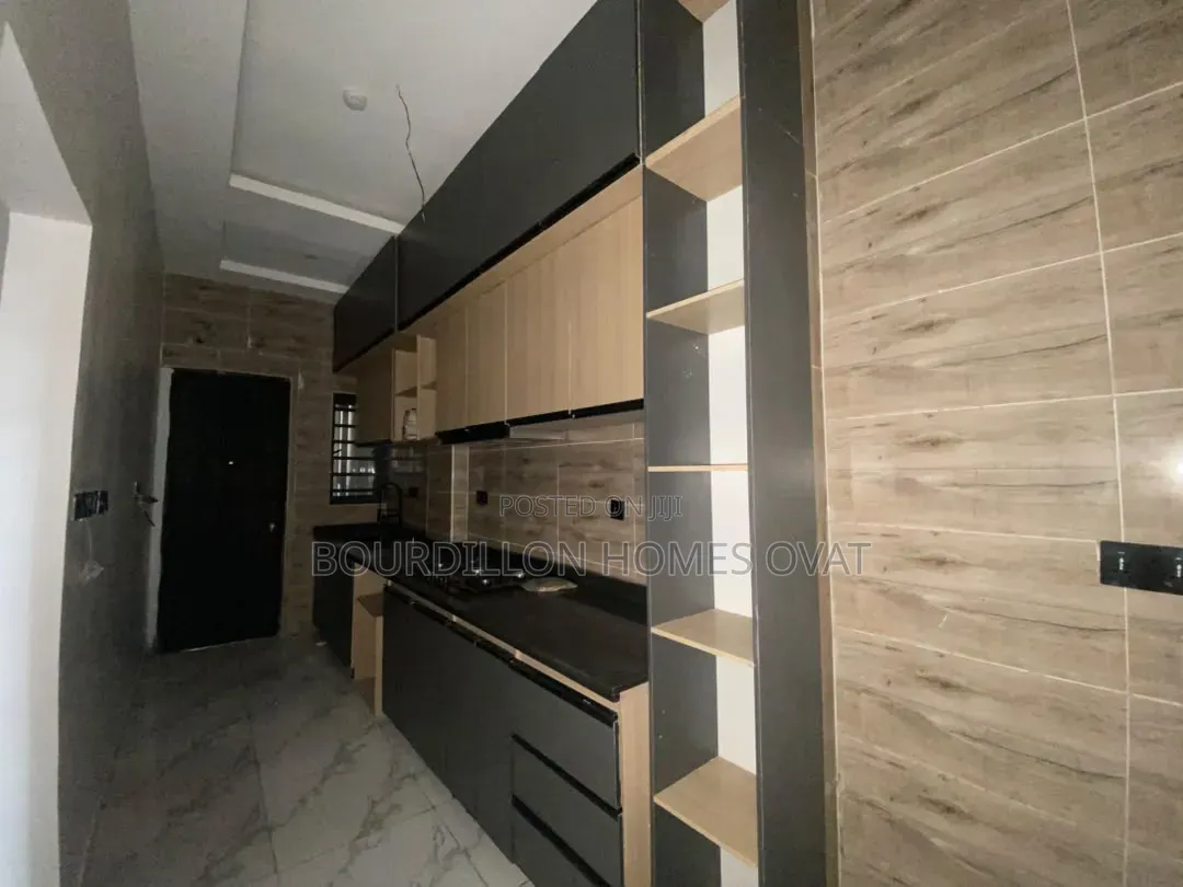 2bdrm Apartment in Chevron Lekki Lagos for sale in Chevron