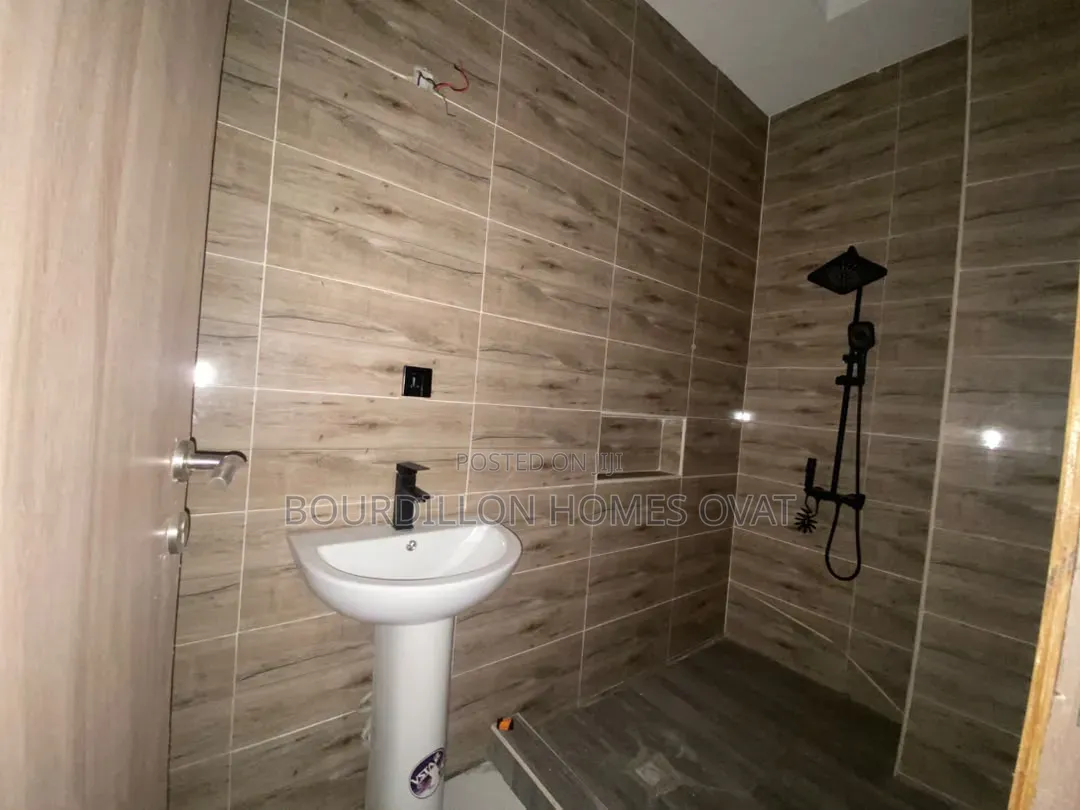 2bdrm Apartment in Chevron Lekki Lagos for sale in Chevron