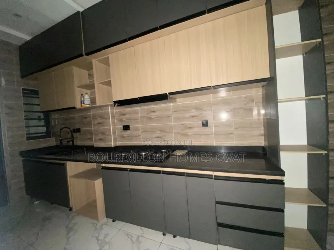 2bdrm Apartment in Chevron Lekki Lagos for sale in Chevron