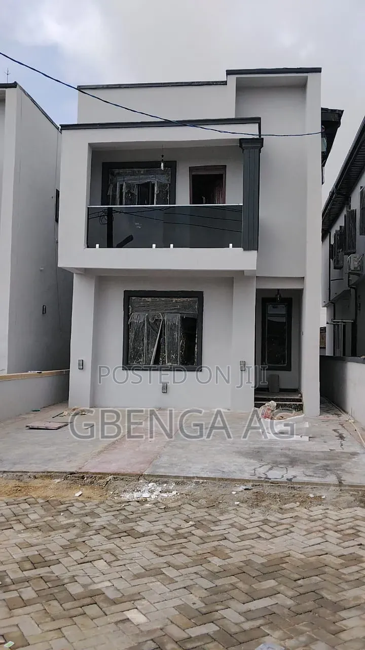 4bdrm Duplex in William Shobowale, Alagbado for sale in Alagbado