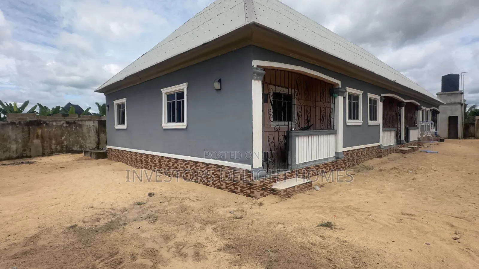 1bdrm Block of Flats in Oshimili North for sale in Oshimili North