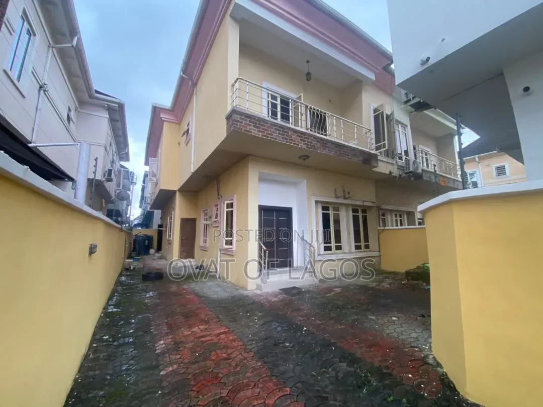 4bdrm Duplex in Chevron for rent in Chevron