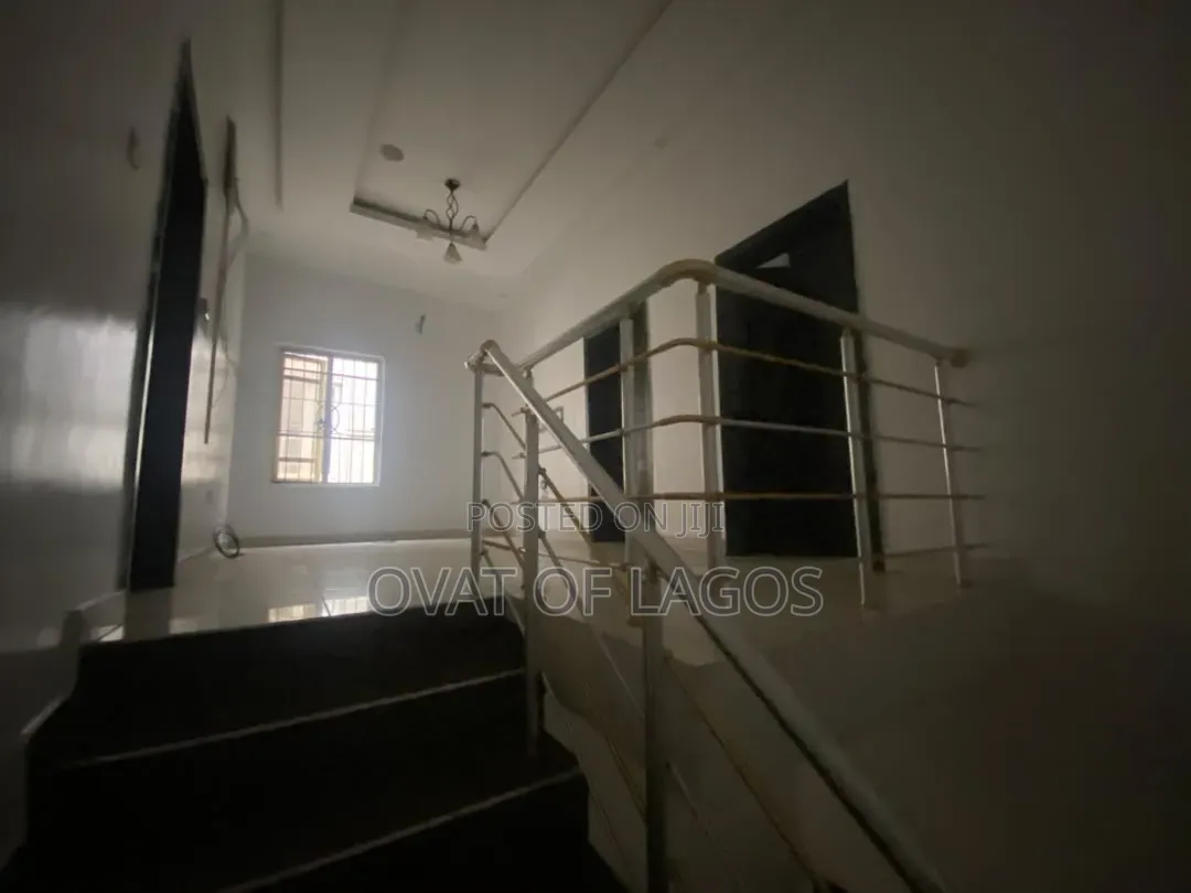 4bdrm Duplex in Chevron for rent in Chevron