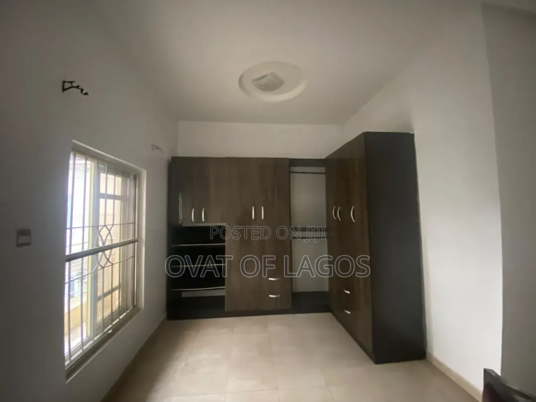 4bdrm Duplex in Chevron for rent in Chevron