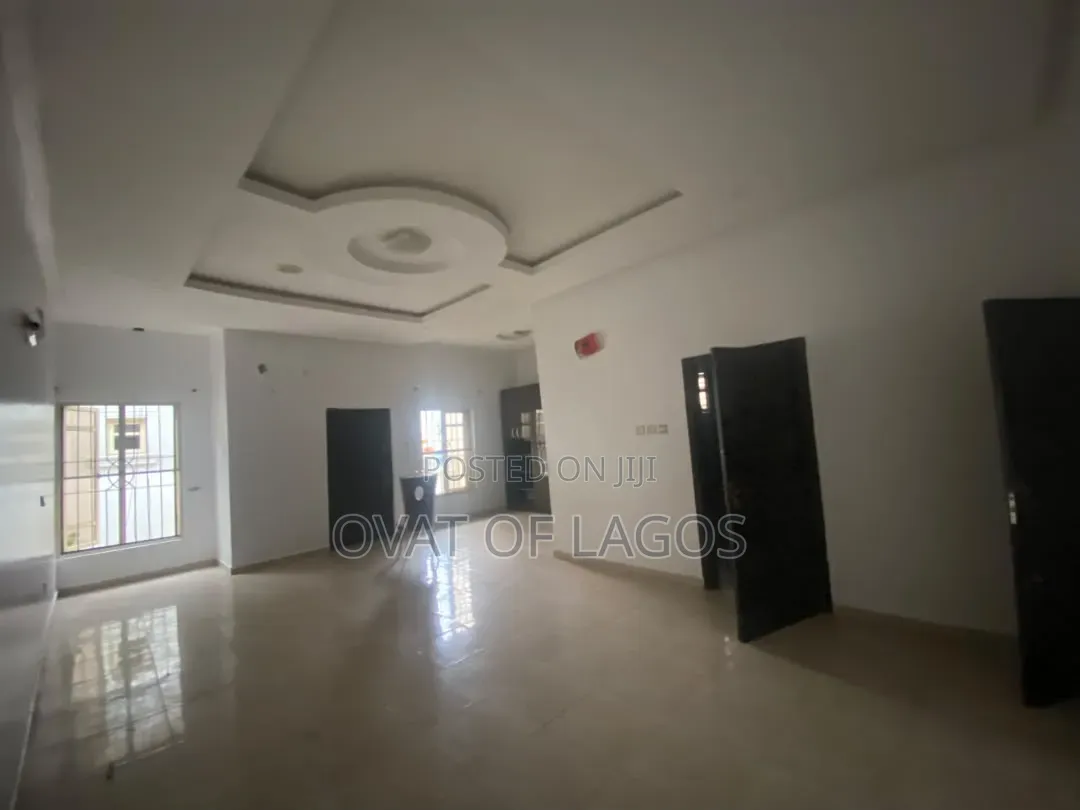 4bdrm Duplex in Chevron for rent in Chevron