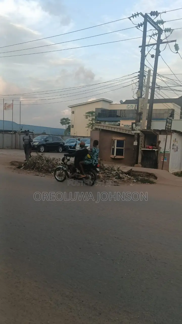 Sales Sales of the Month as E Dey Hot ! in Egbe/Idimu