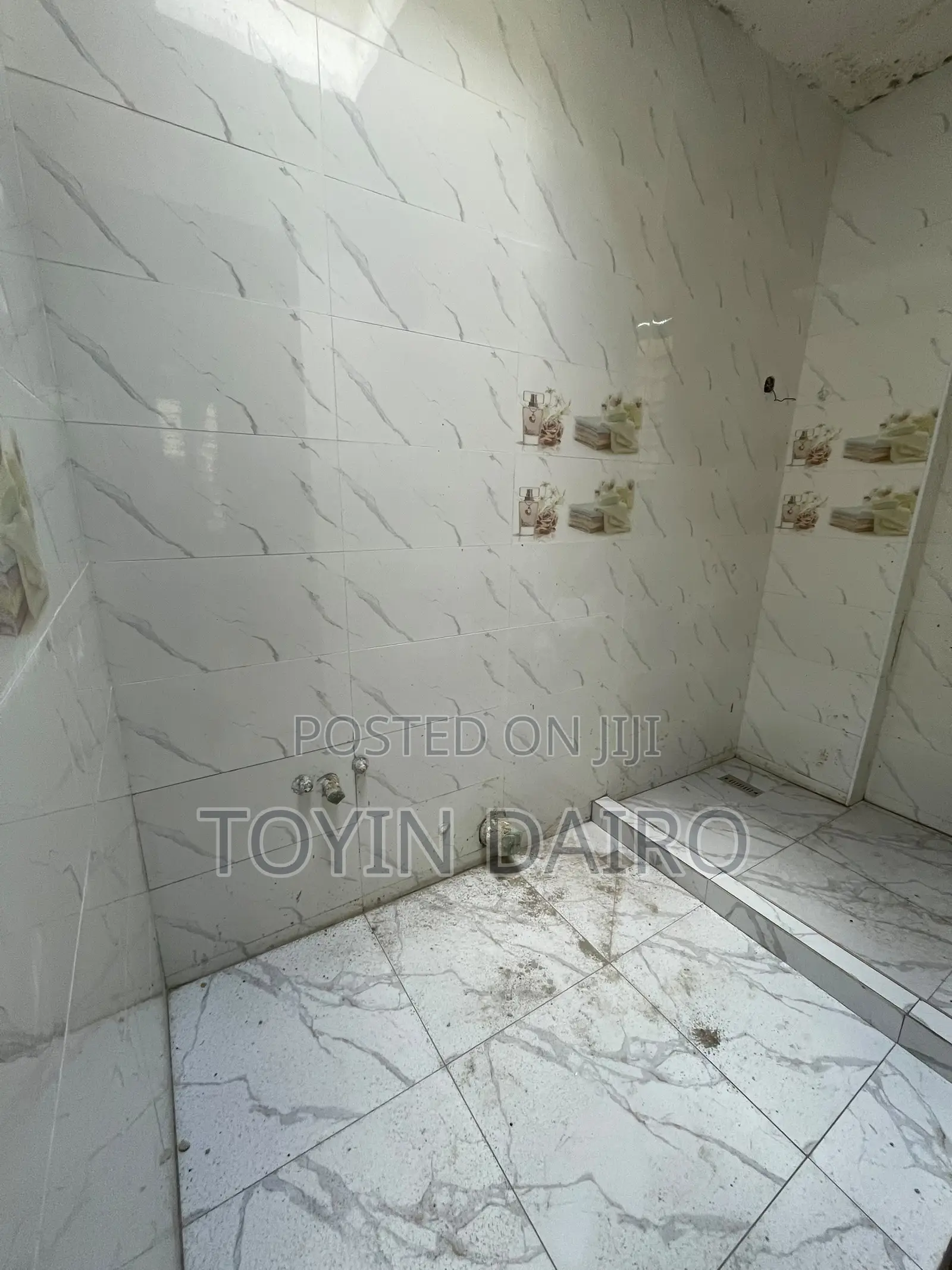 5bdrm Duplex in Akora Estate, Adeniyi Jones for sale in Adeniyi Jones