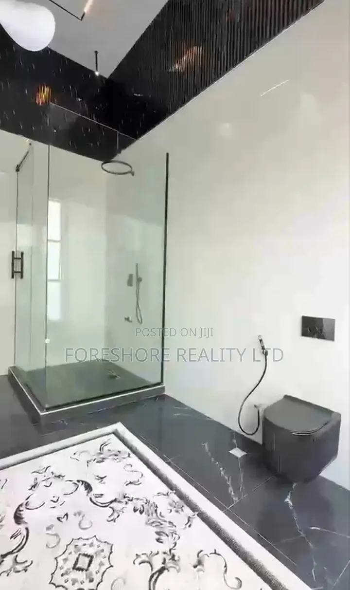 5bdrm Duplex in Osapa London for sale in Osapa london