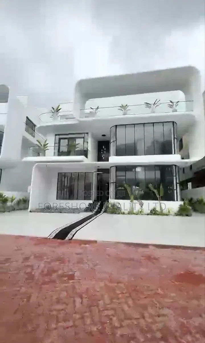 5bdrm Duplex in Osapa London for sale in Osapa london