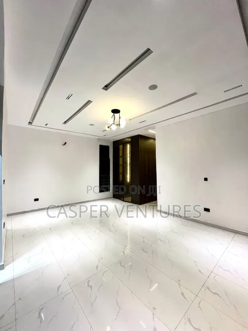 5bdrm Duplex in Royal Pine, Lekki Phase 2 for sale in Lekki Phase 2