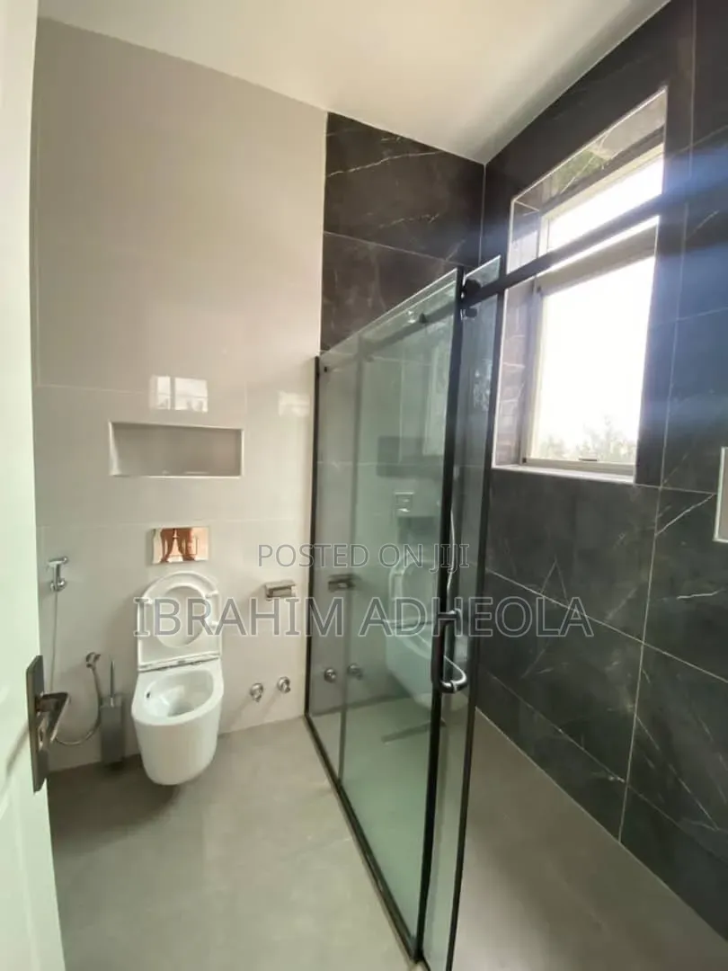 5bdrm Duplex in Banana Island for sale in Banana Island