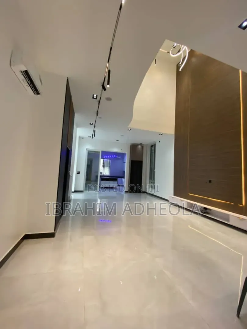 5bdrm Duplex in Banana Island for sale in Banana Island