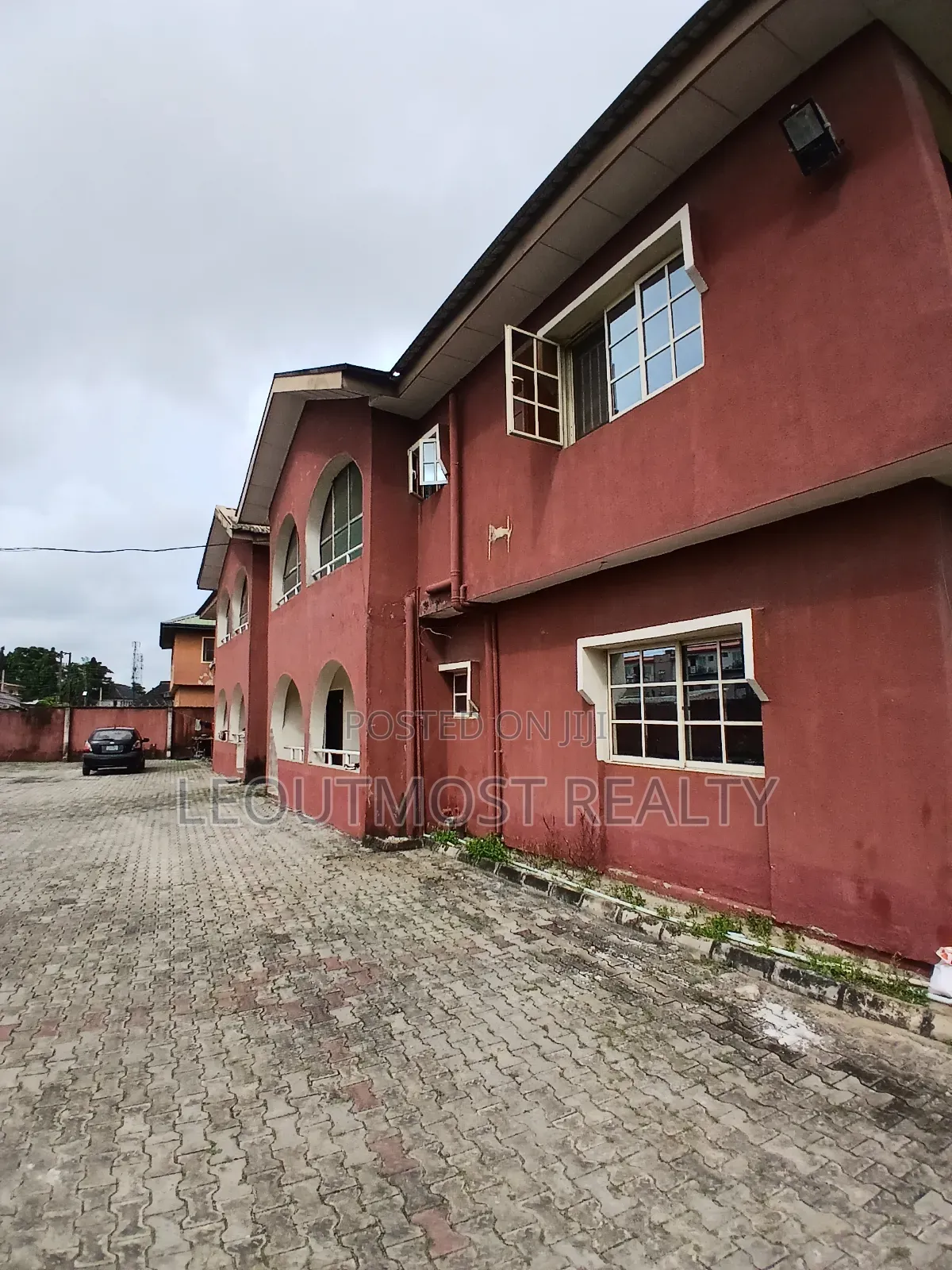Spacious 3-Bedroom Flat at Ologunfe in Awoyaya