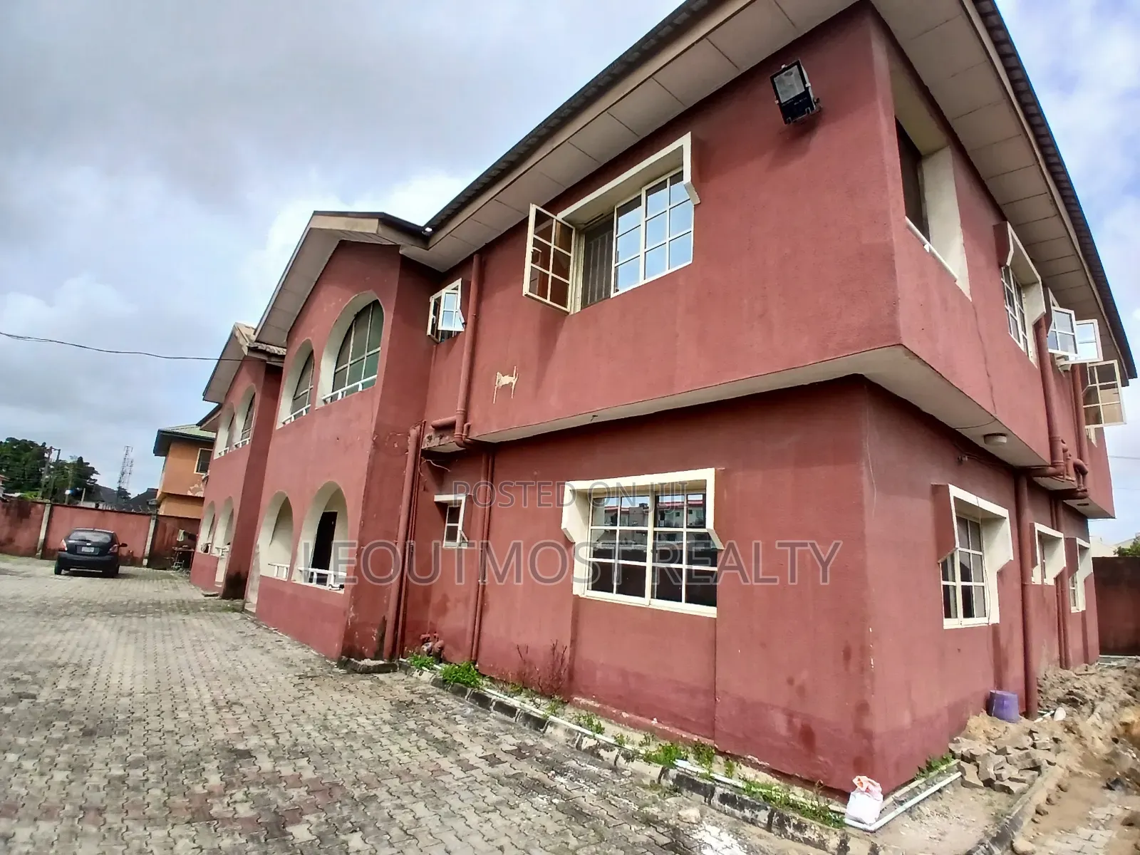 Spacious 3-Bedroom Flat at Ologunfe in Awoyaya