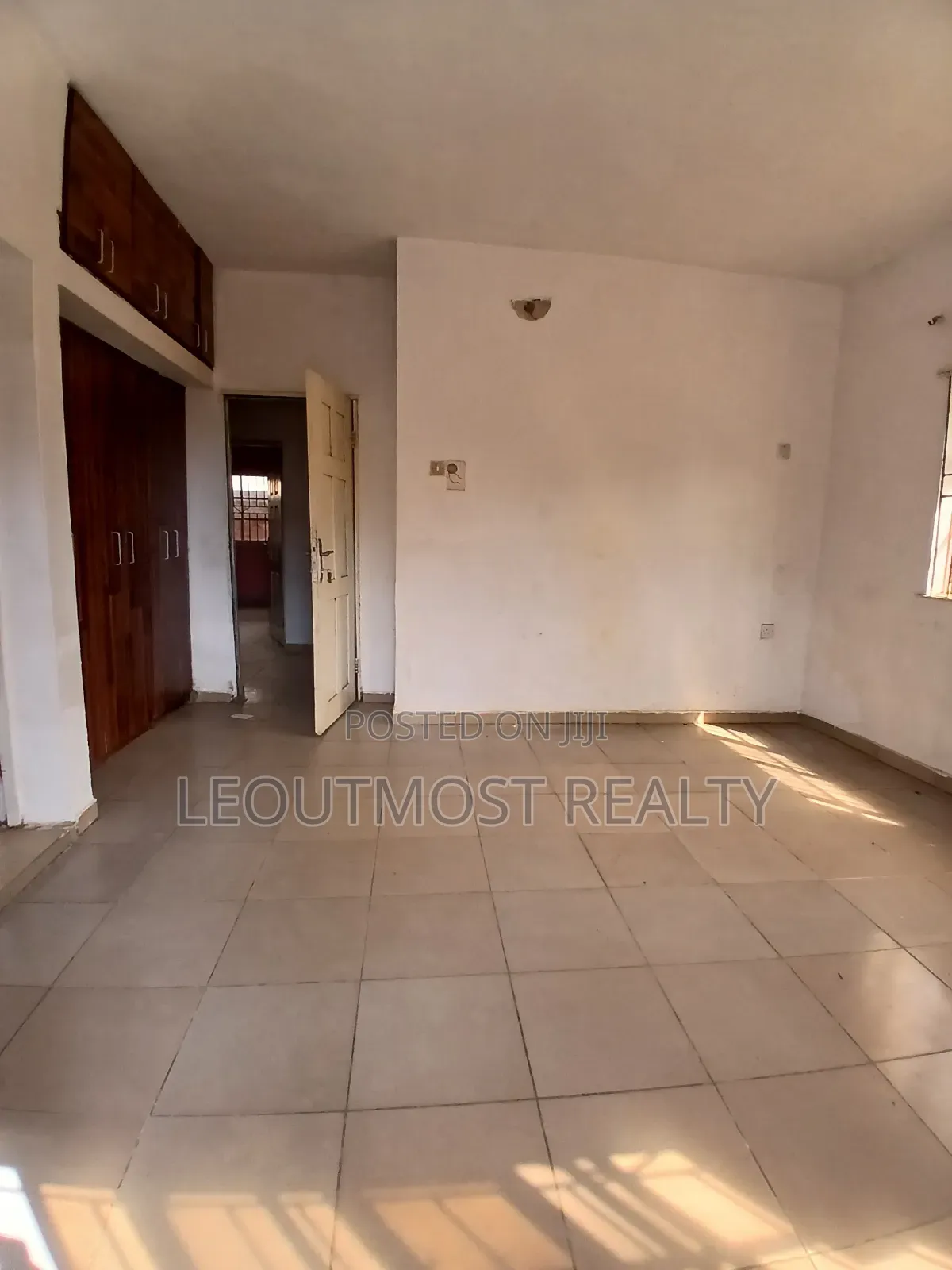 Spacious 3-Bedroom Flat at Ologunfe in Awoyaya