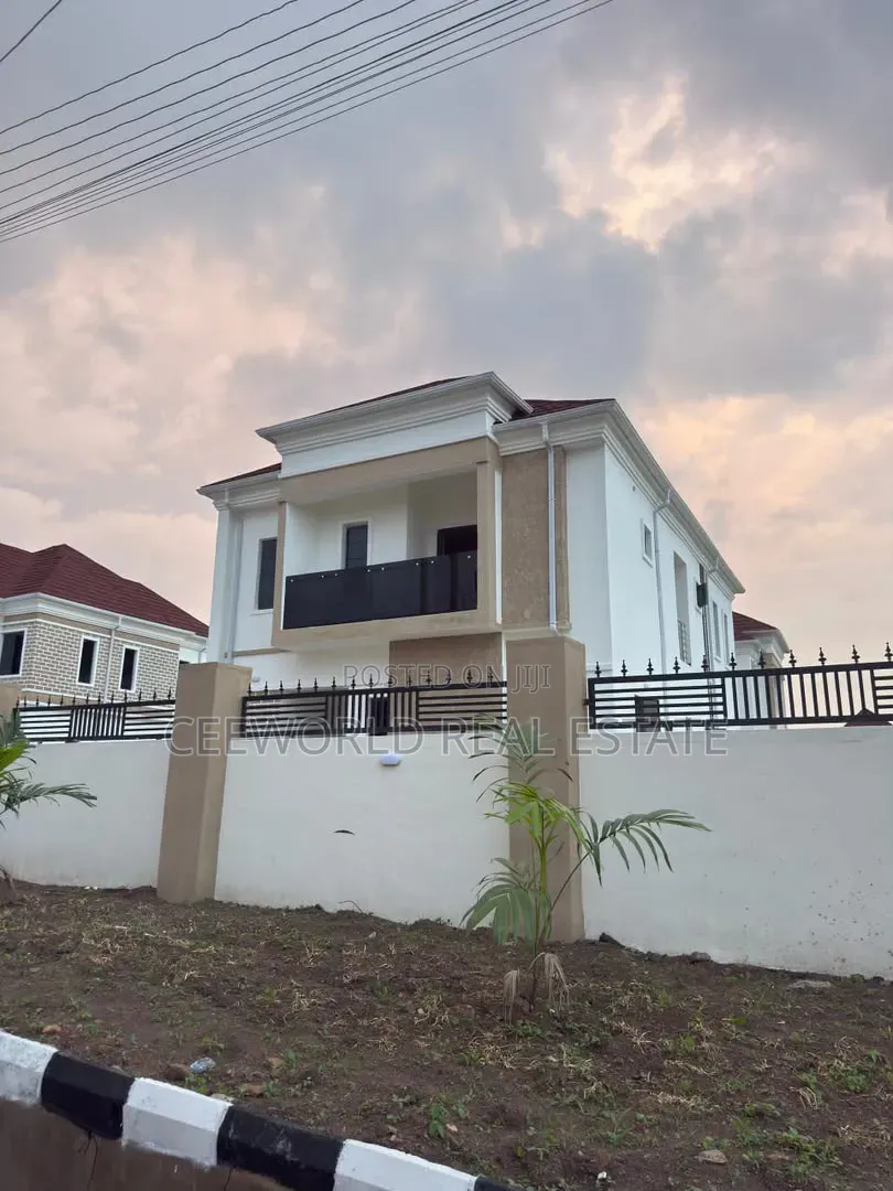 5bdrm Duplex in Kolapo Ishola Gra, Akobo for sale in Akobo