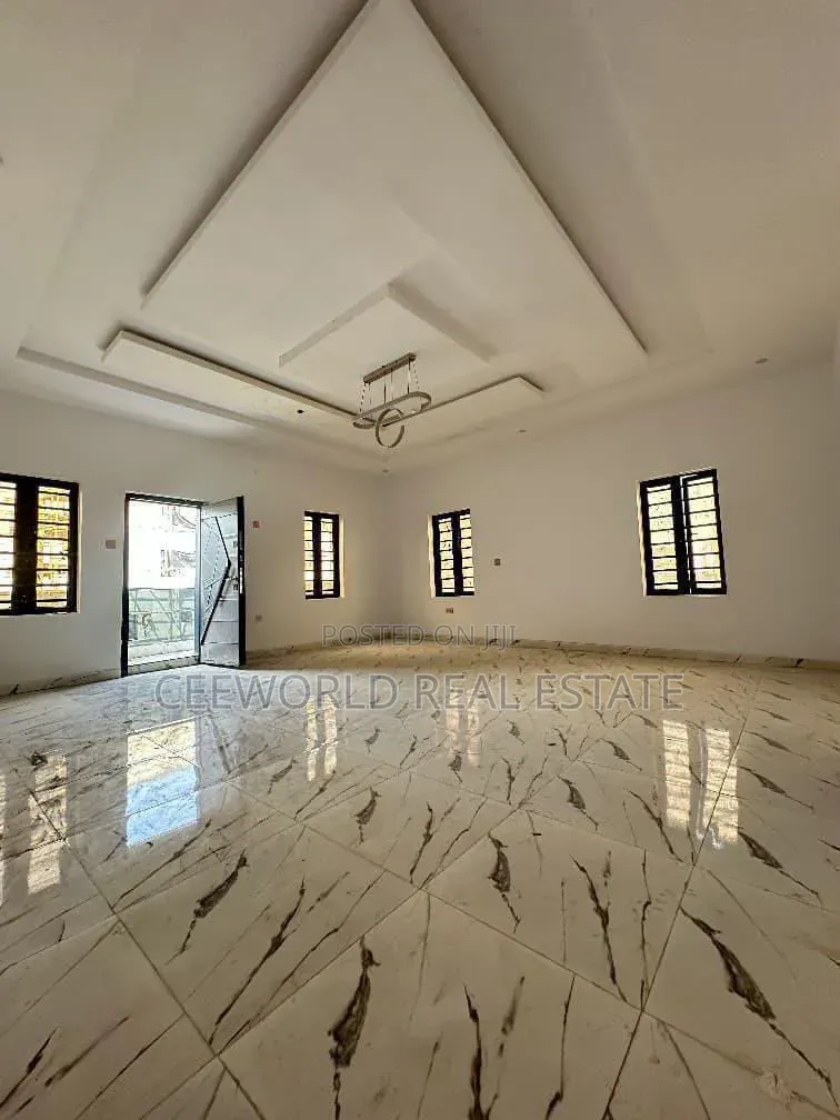5bdrm Duplex in Oluyole Main Estate for sale in Oluyole Estate