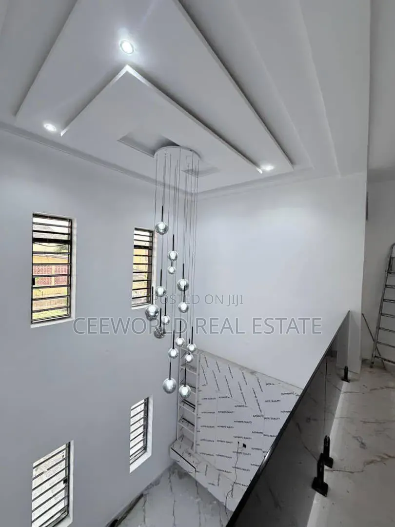 5bdrm Duplex in Old Bodija for sale in Bodija