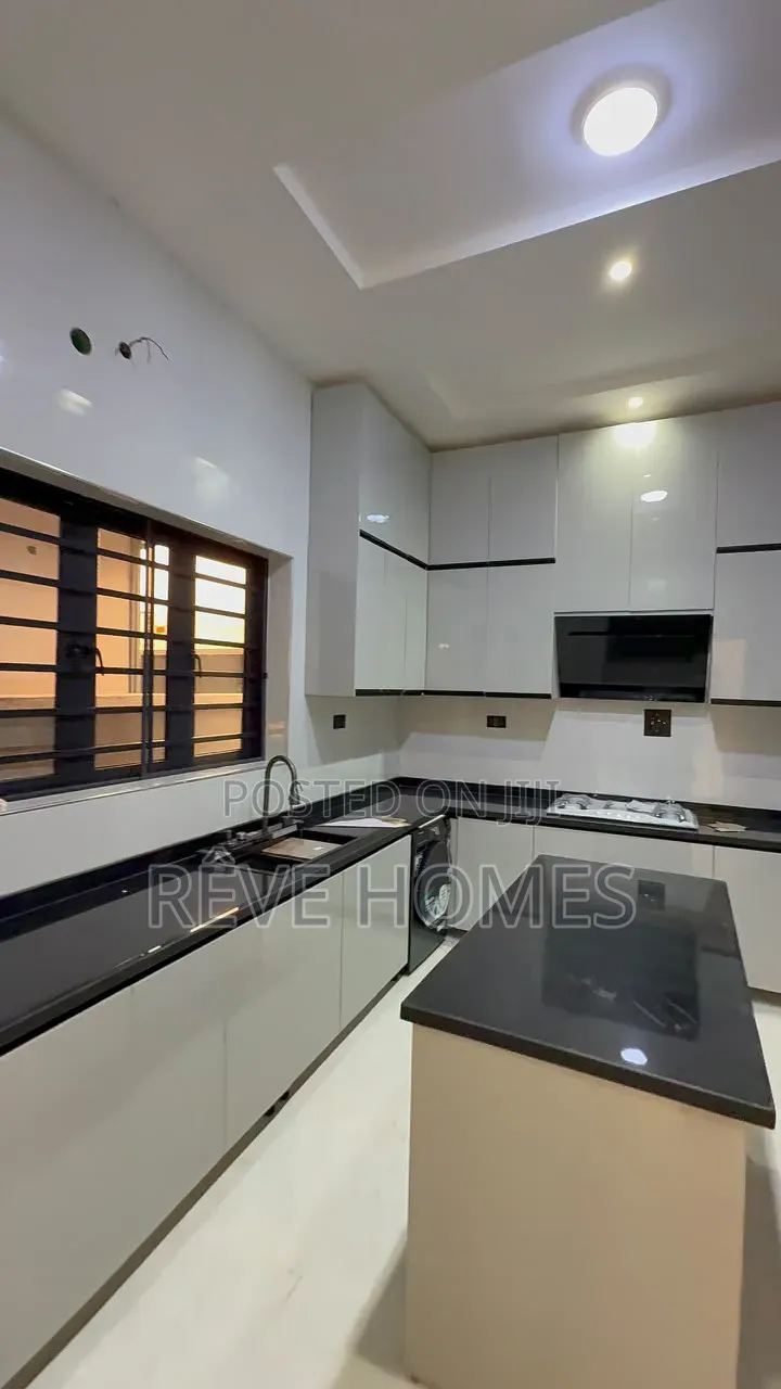 5bdrm Duplex in Opebi for sale in Opebi