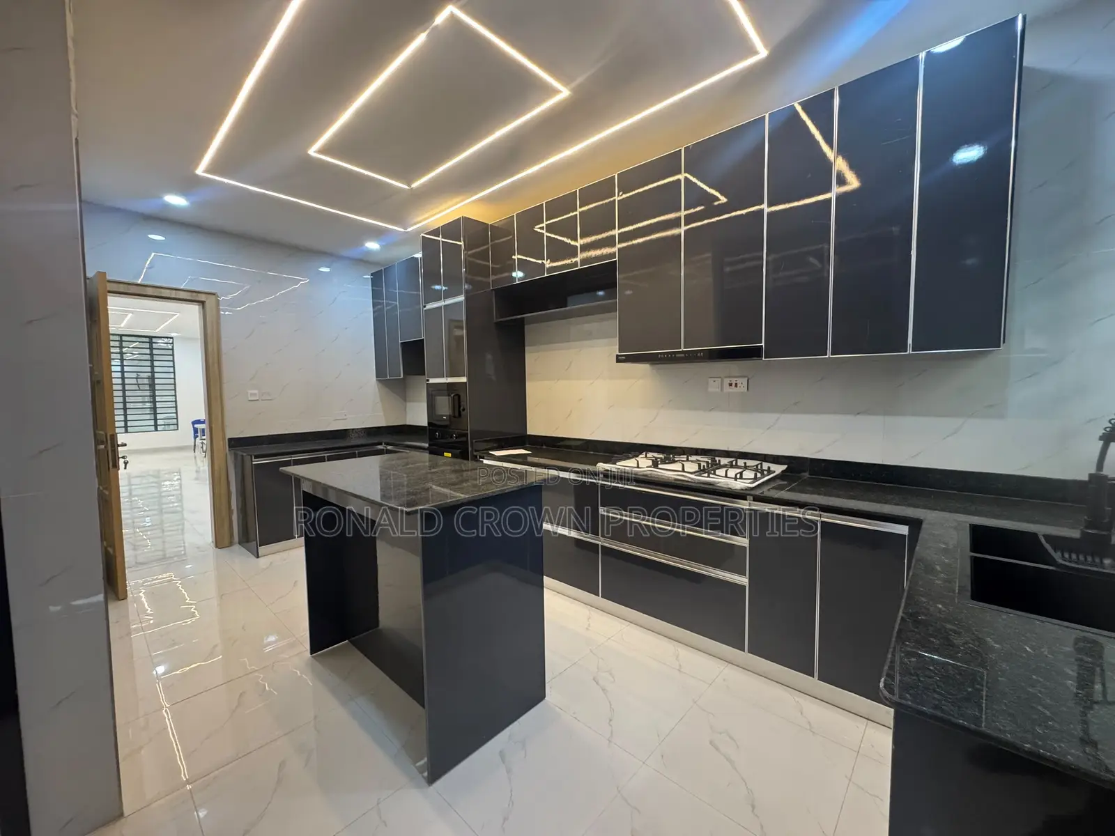 5bdrm Duplex in Adeniyi Jones for sale in Adeniyi Jones