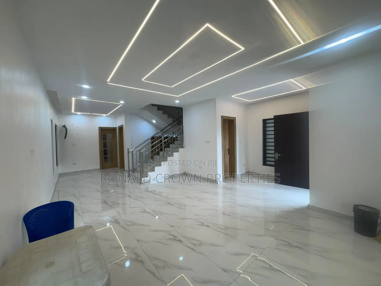 5bdrm Duplex in Adeniyi Jones for sale in Adeniyi Jones