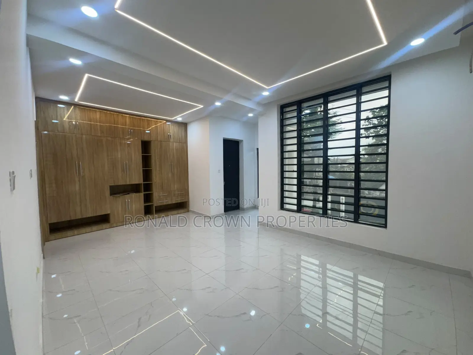5bdrm Duplex in Adeniyi Jones for sale in Adeniyi Jones