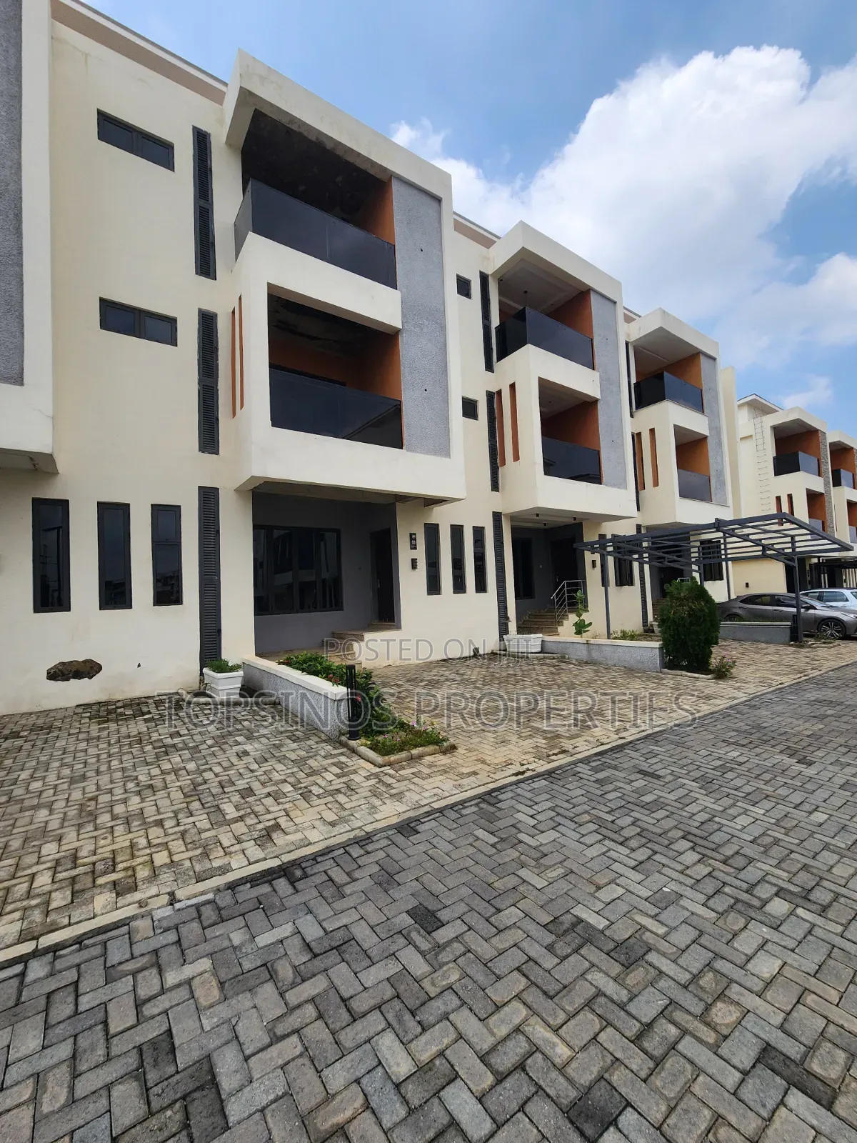 4bdrm Duplex in Life Camp for sale in Life Camp