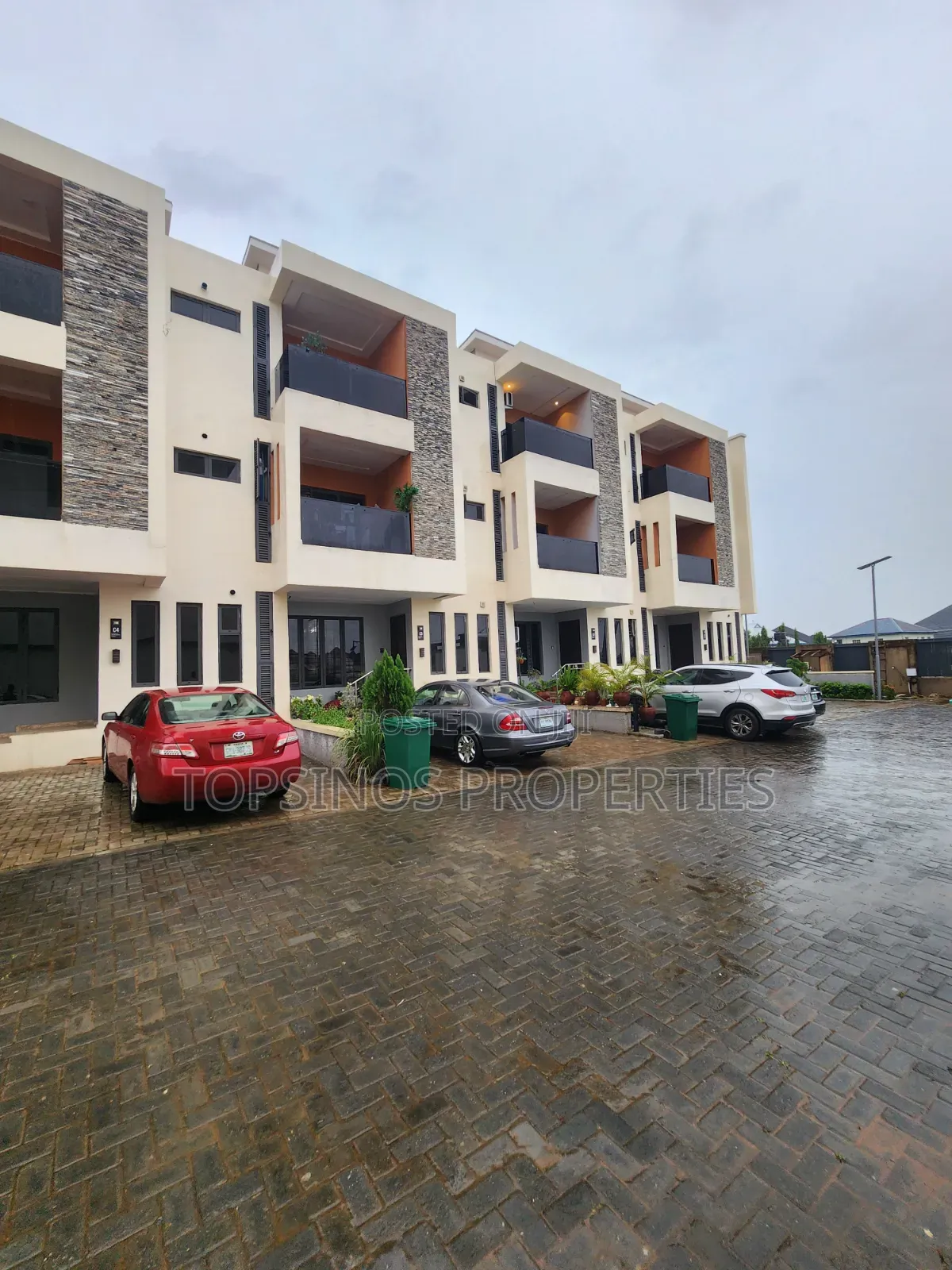 4bdrm Duplex in Life Camp for sale in Life Camp
