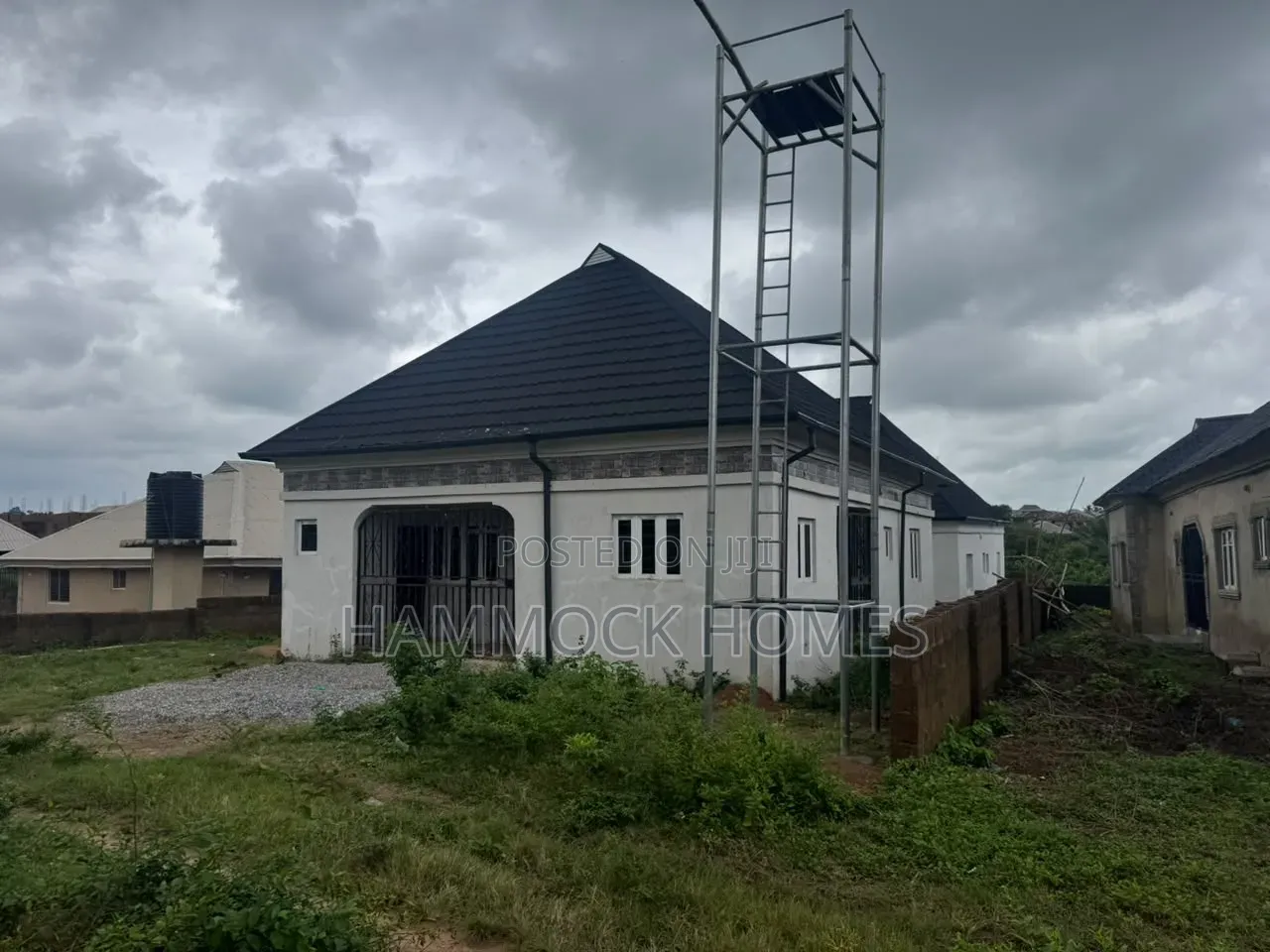 5bdrm Bungalow in Akingbile, Ojoo for sale in Ojoo
