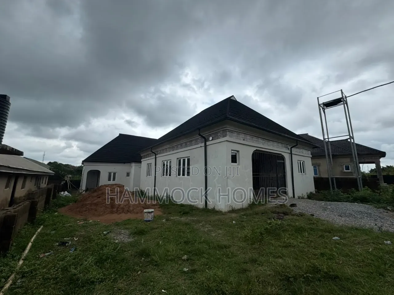 5bdrm Bungalow in Akingbile, Ojoo for sale in Ojoo