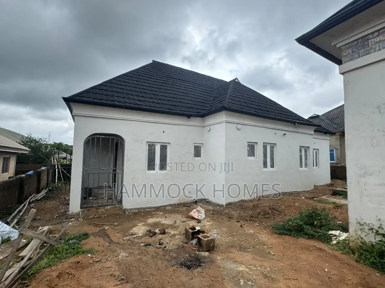 5bdrm Bungalow in Akingbile, Ojoo for sale in Ojoo