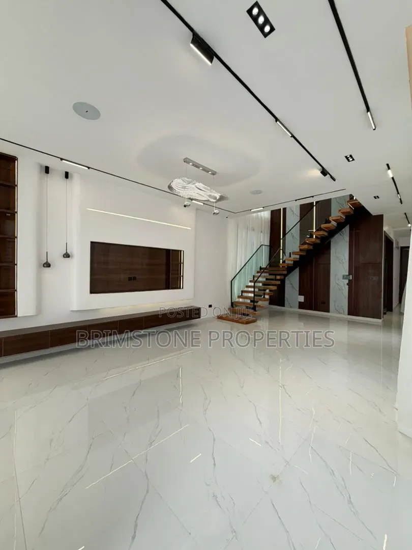 Furnished 5bdrm Duplex in Ikota for sale in Ikota