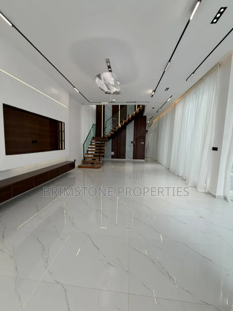 Furnished 5bdrm Duplex in Ikota for sale in Ikota