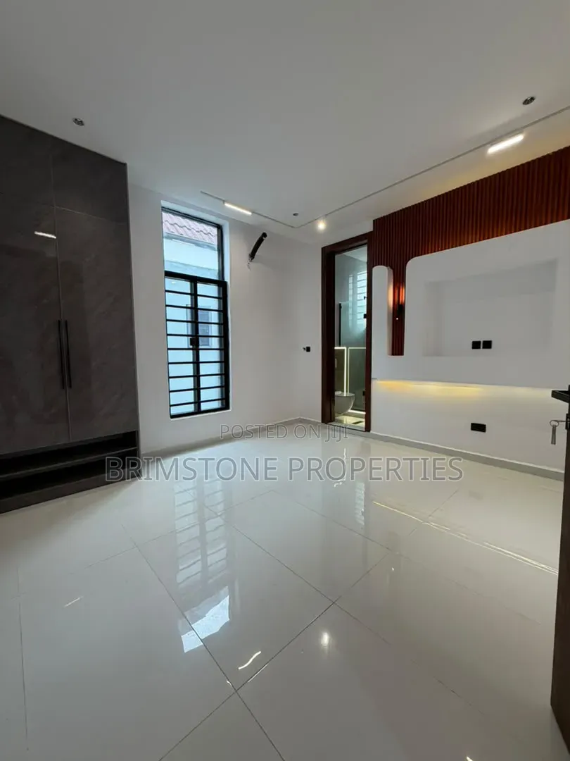 Furnished 5bdrm Duplex in Ikota for sale in Ikota