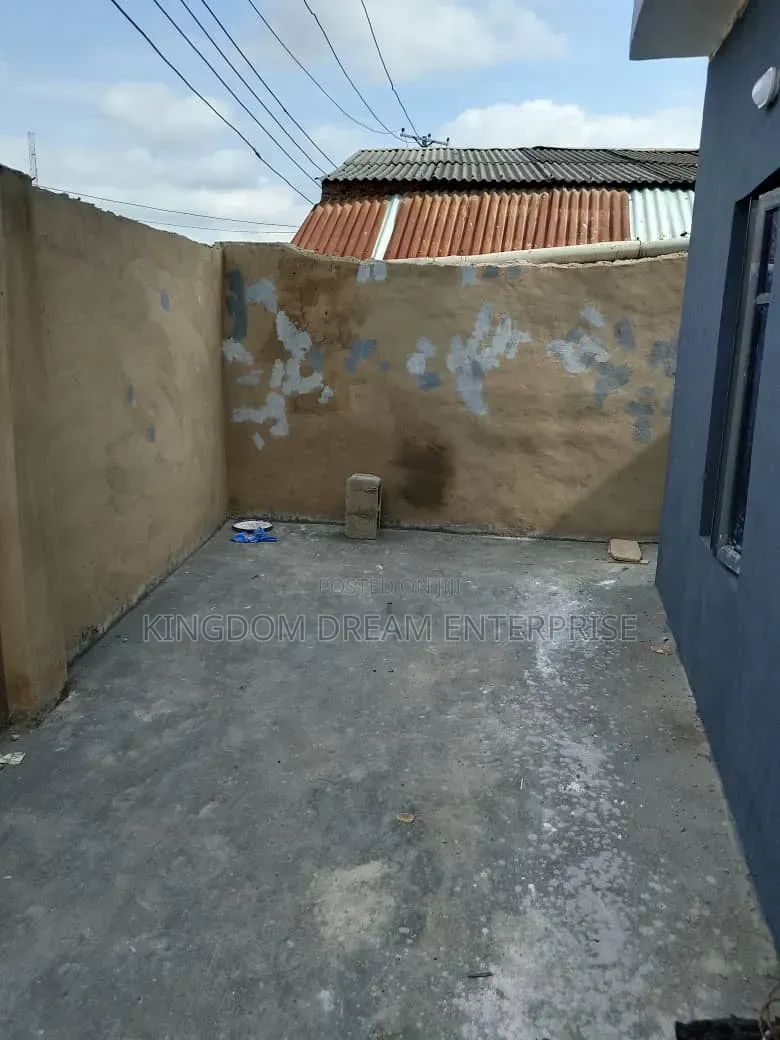 6bdrm Duplex in Ademola Adetokunbo for sale in Ademola Adetokunbo