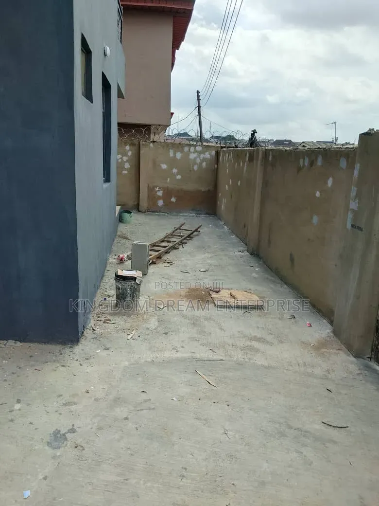 6bdrm Duplex in Ademola Adetokunbo for sale in Ademola Adetokunbo
