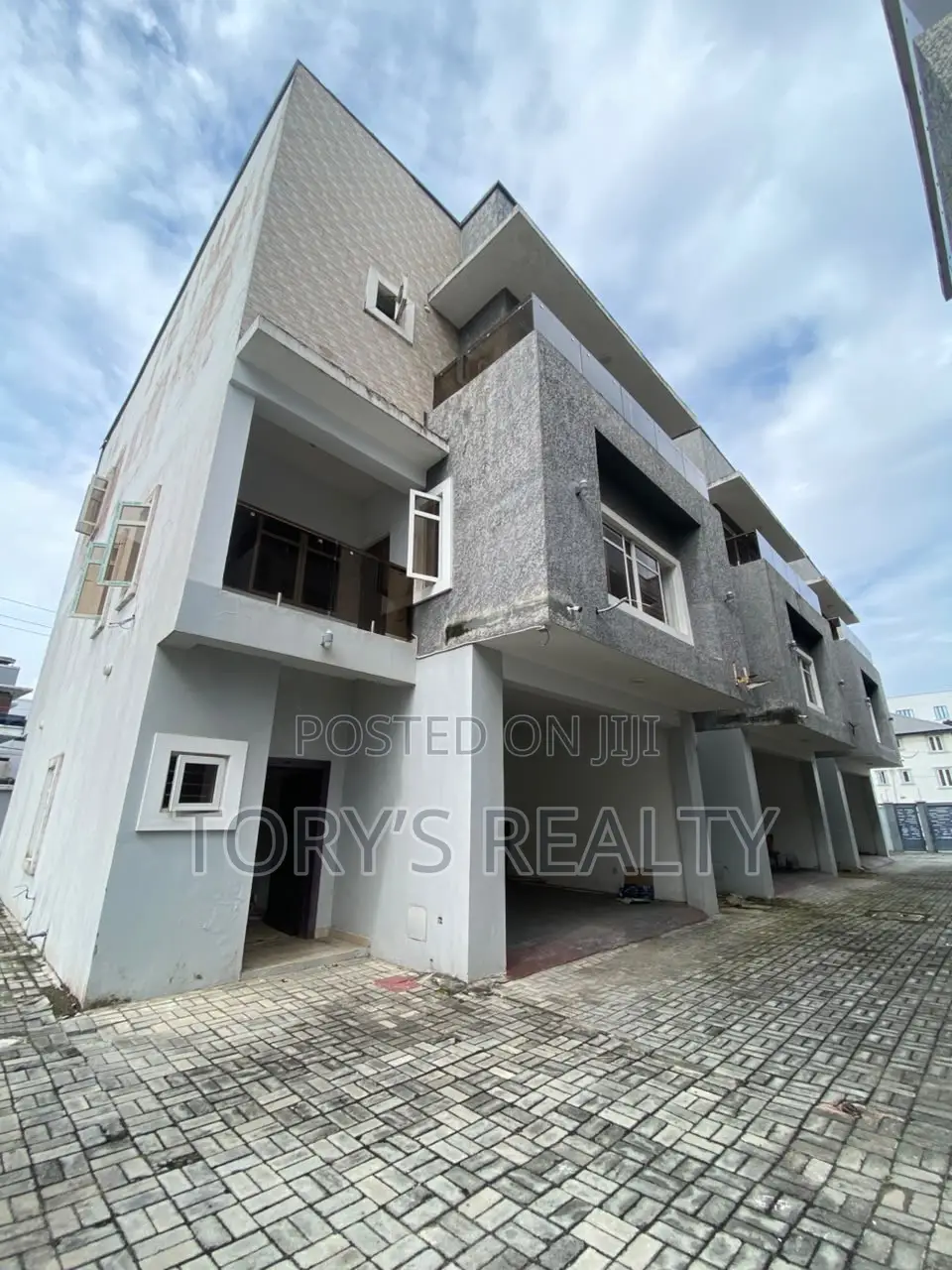 Furnished 5bdrm Duplex in Lekki Phase 1 for rent in Lekki Phase 1