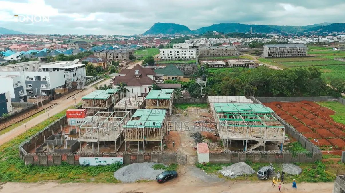 5bdrm Duplex in Life Camp for sale in Life Camp